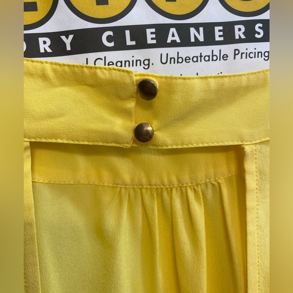 Banana Republic tank blouse. Open back with buttons. Size 8. - Picture 4 of 5